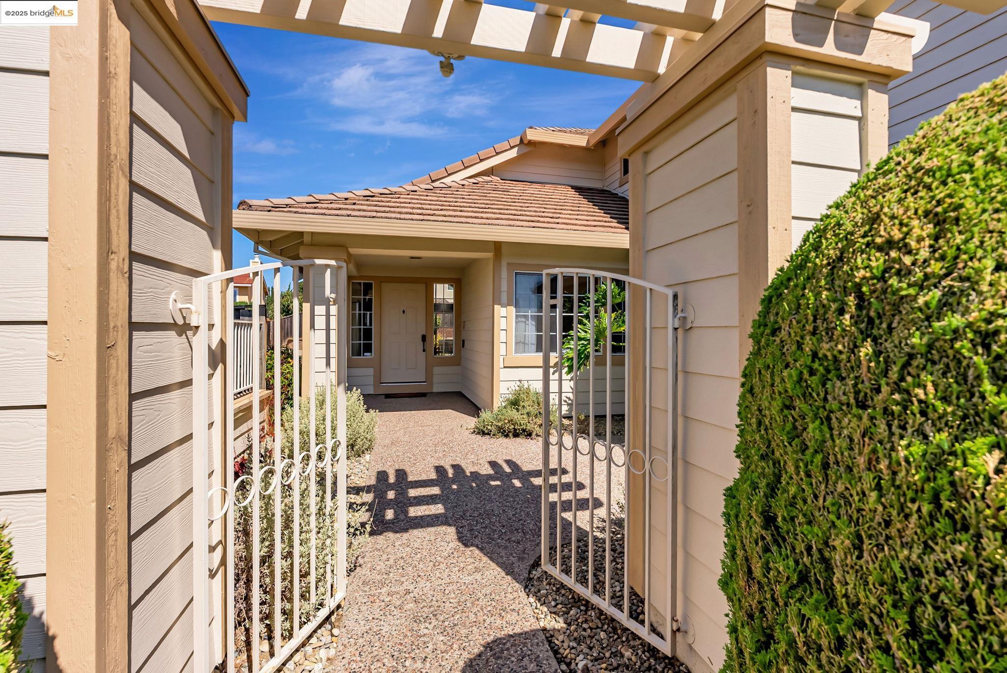 Detail Gallery Image 5 of 33 For 199 Shepard, Hercules,  CA 94547 - 5 Beds | 3 Baths