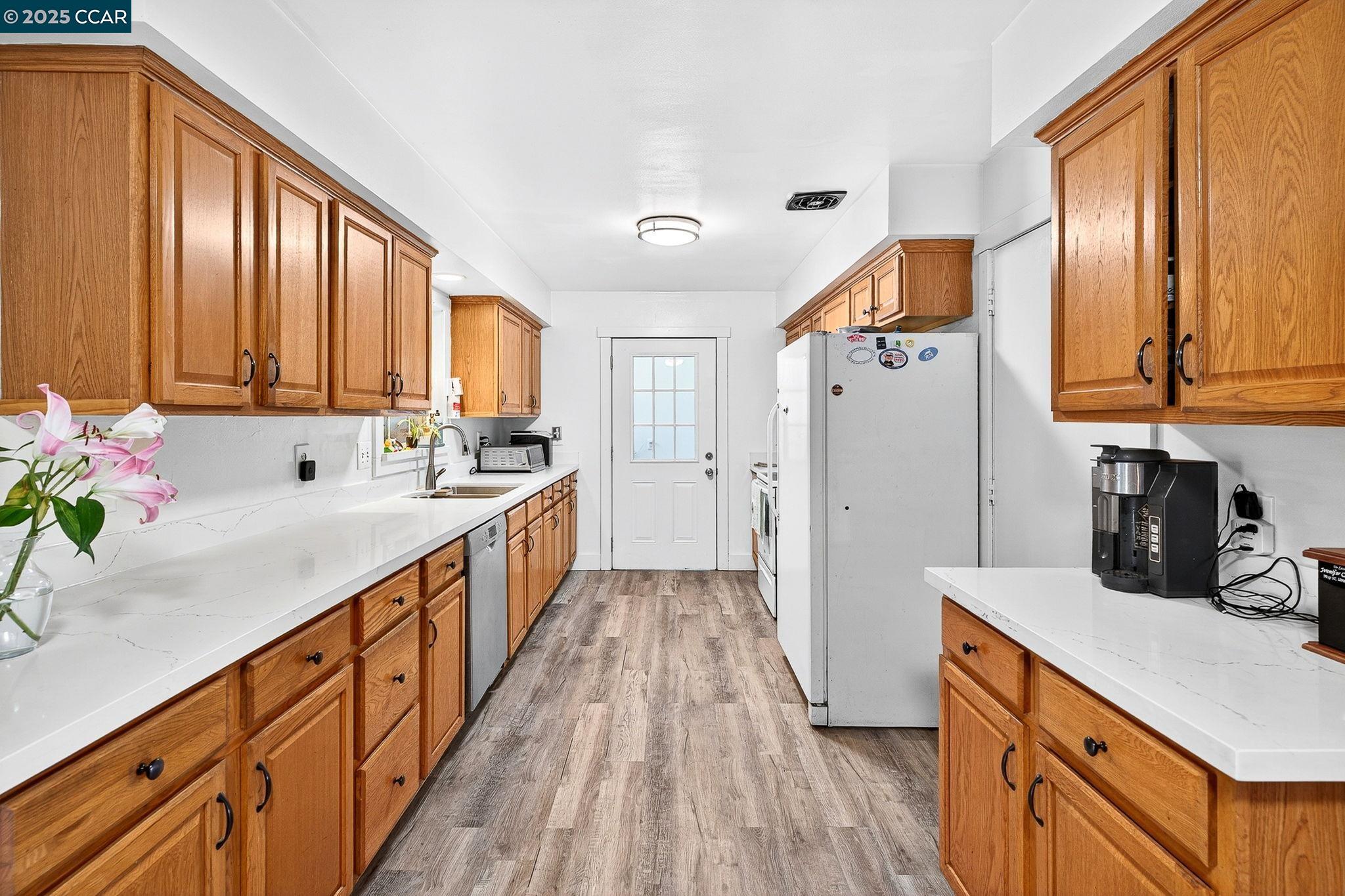 Detail Gallery Image 12 of 60 For 2312 Granada Ct, Pinole,  CA 94564-1813 - 5 Beds | 2 Baths