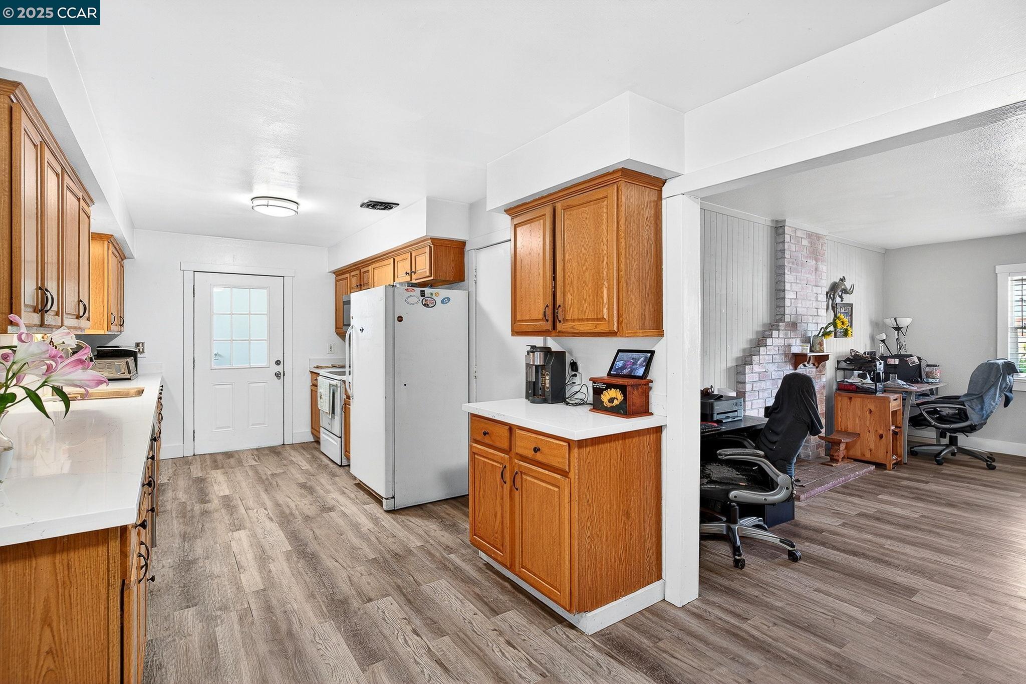 Detail Gallery Image 13 of 60 For 2312 Granada Ct, Pinole,  CA 94564-1813 - 5 Beds | 2 Baths