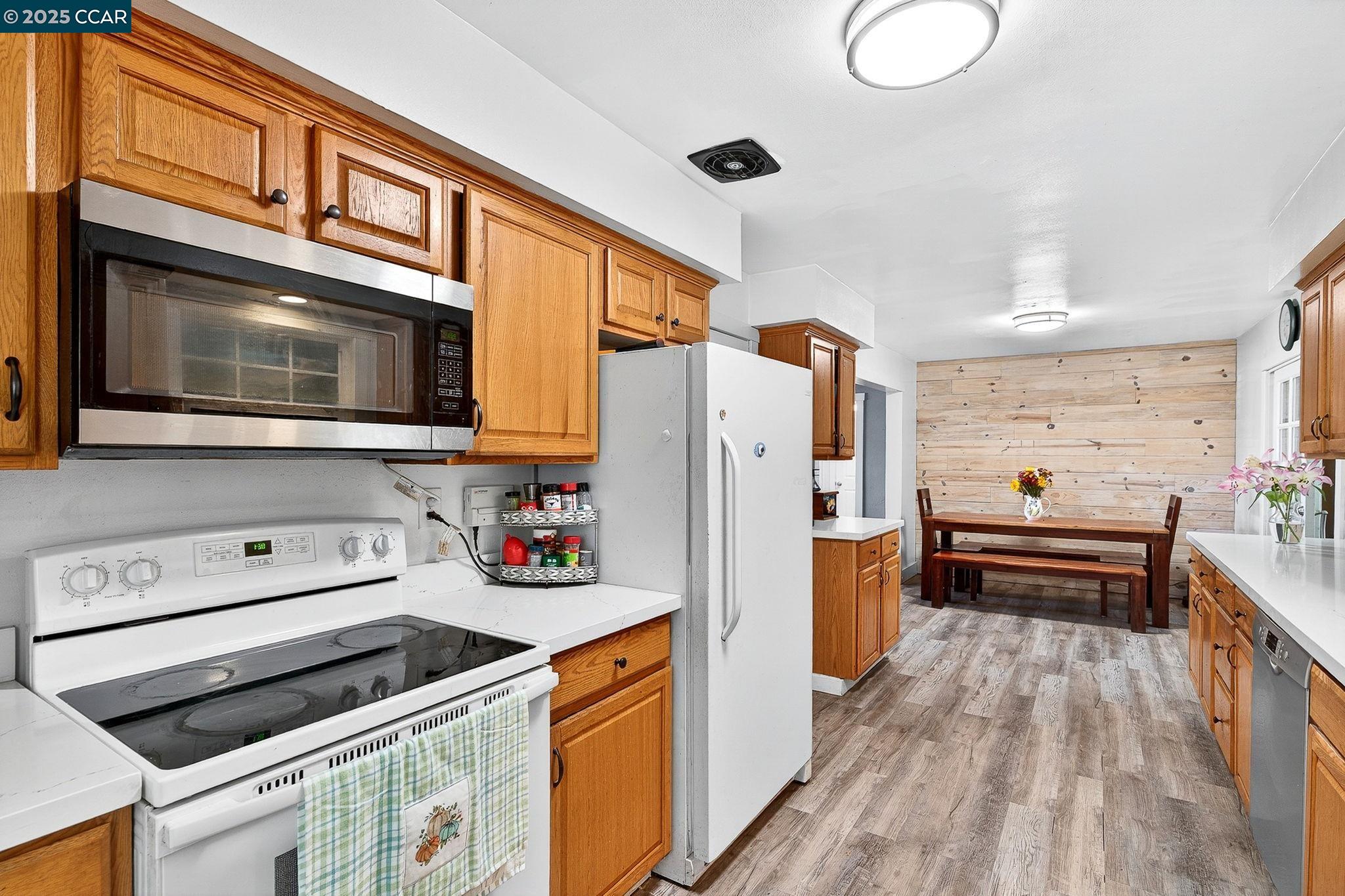 Detail Gallery Image 15 of 60 For 2312 Granada Ct, Pinole,  CA 94564-1813 - 5 Beds | 2 Baths
