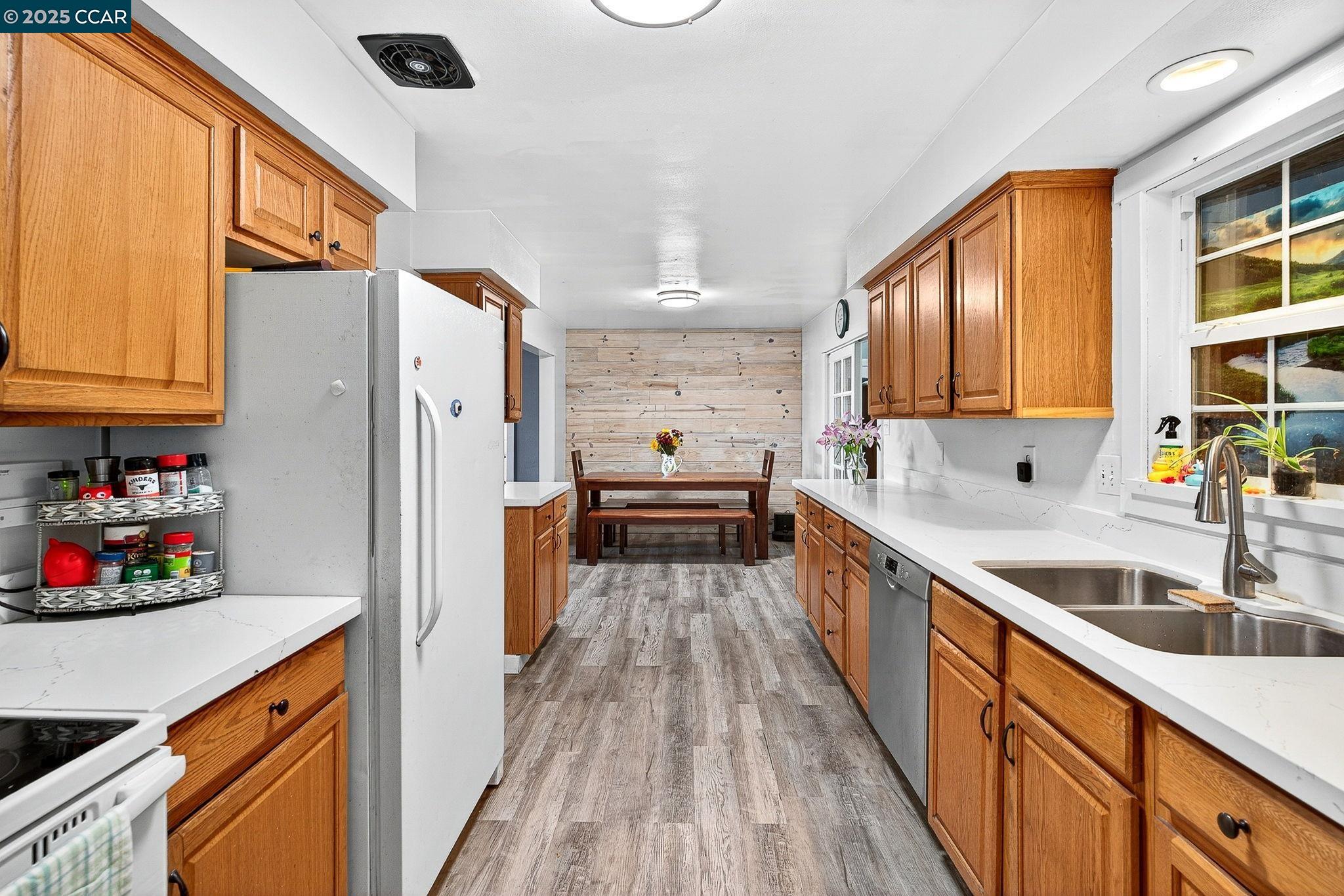 Detail Gallery Image 17 of 60 For 2312 Granada Ct, Pinole,  CA 94564-1813 - 5 Beds | 2 Baths