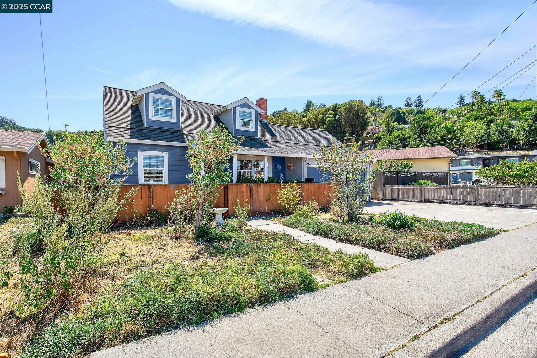 Detail Gallery Image 3 of 60 For 2312 Granada Ct, Pinole,  CA 94564-1813 - 5 Beds | 2 Baths