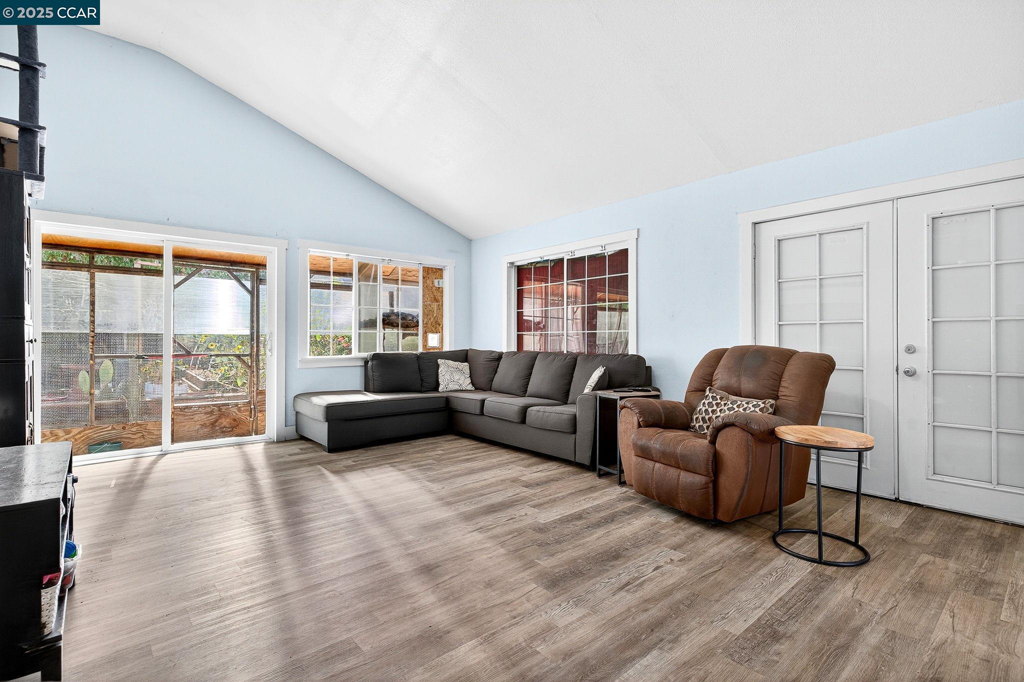 Detail Gallery Image 21 of 60 For 2312 Granada Ct, Pinole,  CA 94564-1813 - 5 Beds | 2 Baths