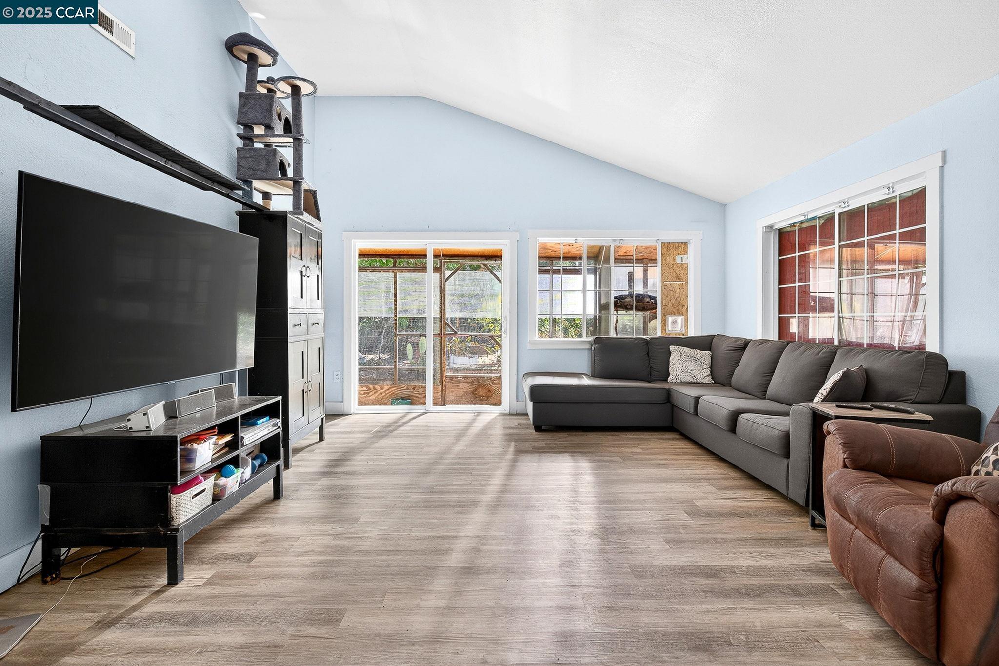 Detail Gallery Image 22 of 60 For 2312 Granada Ct, Pinole,  CA 94564-1813 - 5 Beds | 2 Baths