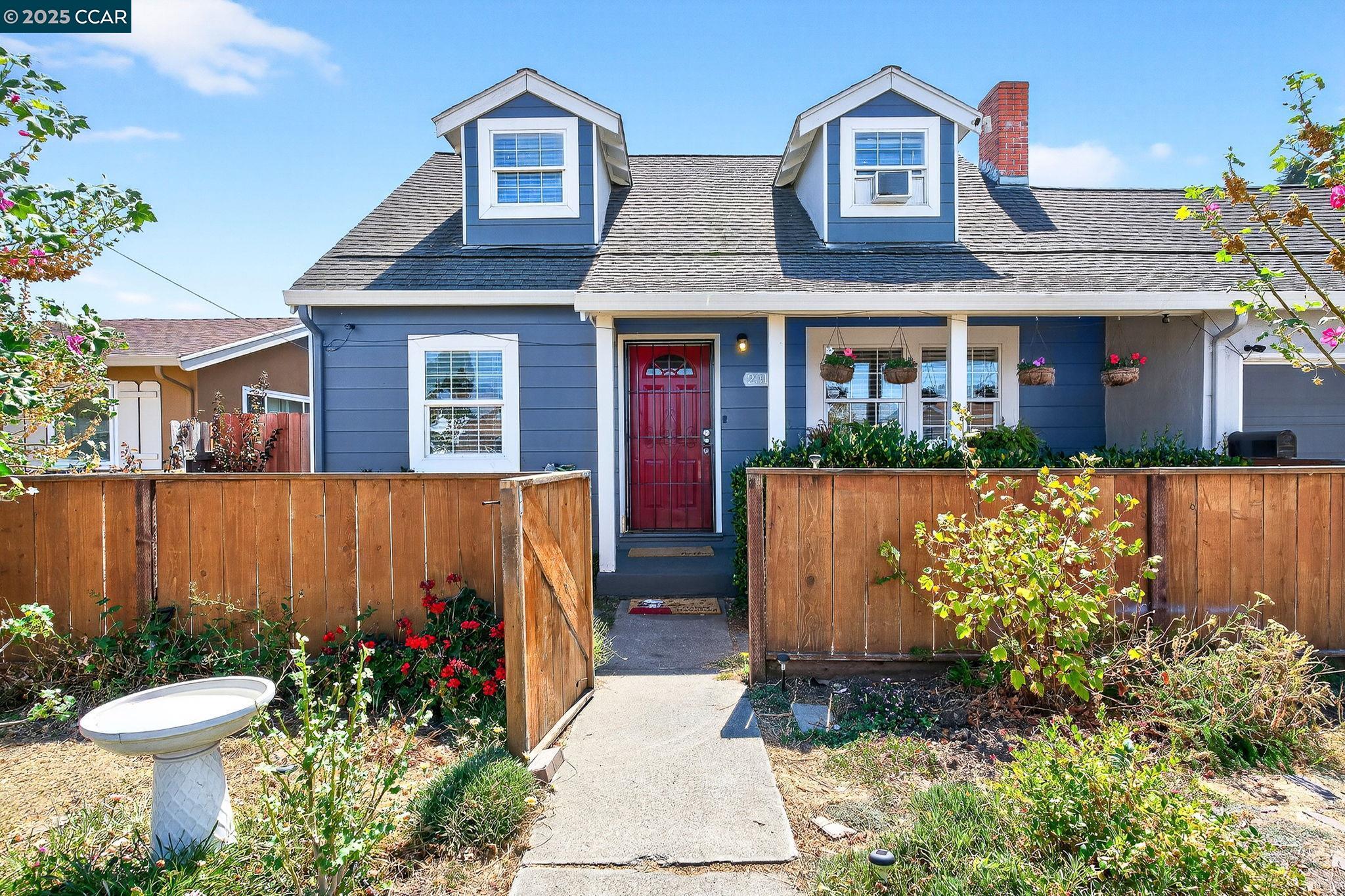 Detail Gallery Image 4 of 60 For 2312 Granada Ct, Pinole,  CA 94564-1813 - 5 Beds | 2 Baths