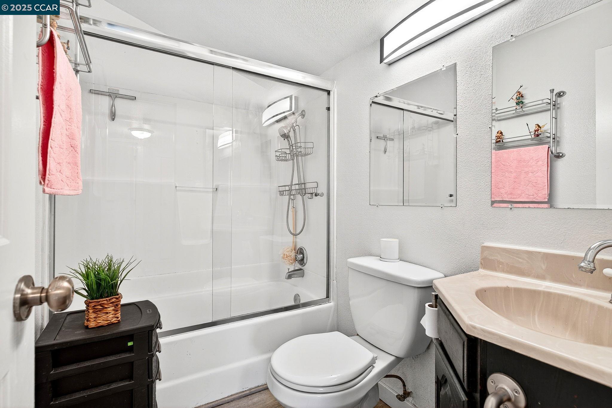 Detail Gallery Image 38 of 60 For 2312 Granada Ct, Pinole,  CA 94564-1813 - 5 Beds | 2 Baths
