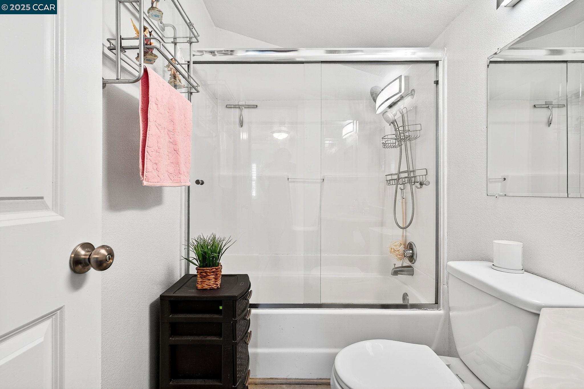 Detail Gallery Image 39 of 60 For 2312 Granada Ct, Pinole,  CA 94564-1813 - 5 Beds | 2 Baths