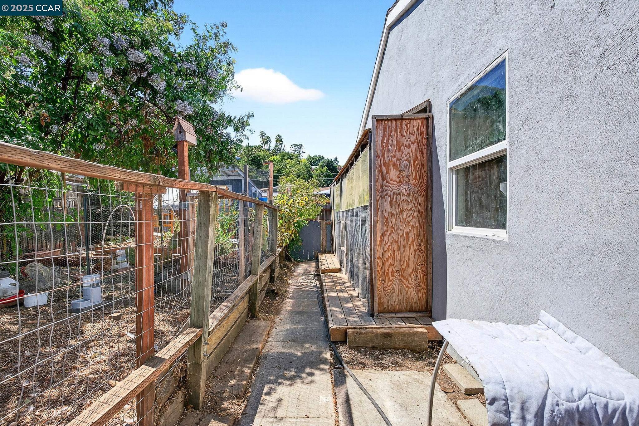 Detail Gallery Image 55 of 60 For 2312 Granada Ct, Pinole,  CA 94564-1813 - 5 Beds | 2 Baths