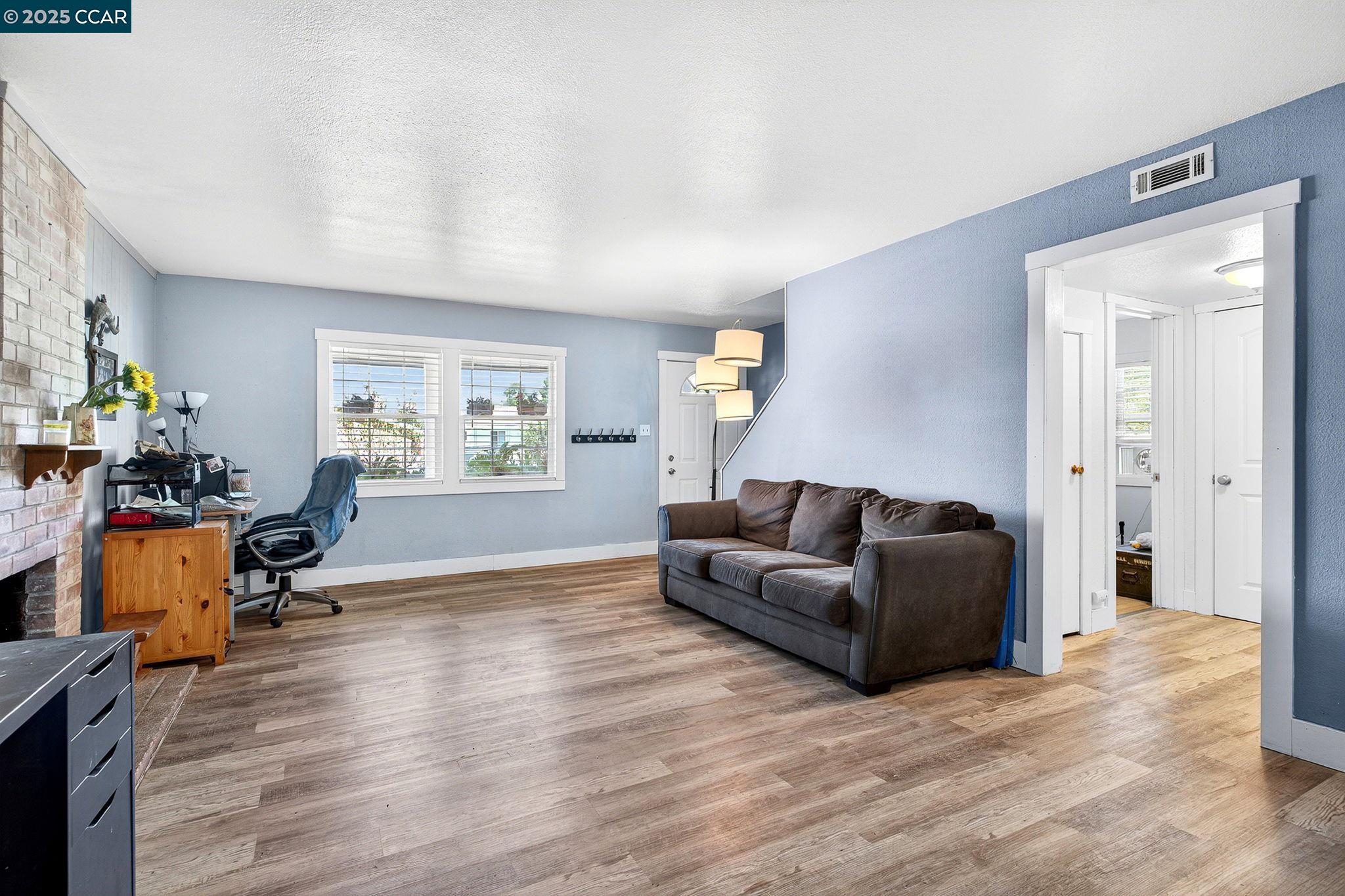 Detail Gallery Image 10 of 60 For 2312 Granada Ct, Pinole,  CA 94564-1813 - 5 Beds | 2 Baths
