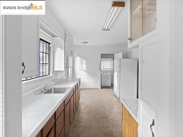 Detail Gallery Image 4 of 10 For 5549 Harvey Ave, Oakland,  CA 94621 - 2 Beds | 1 Baths