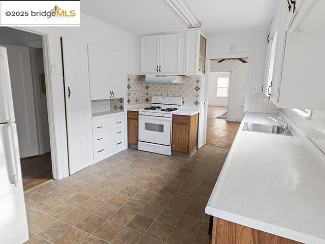 Detail Gallery Image 5 of 10 For 5549 Harvey Ave, Oakland,  CA 94621 - 2 Beds | 1 Baths