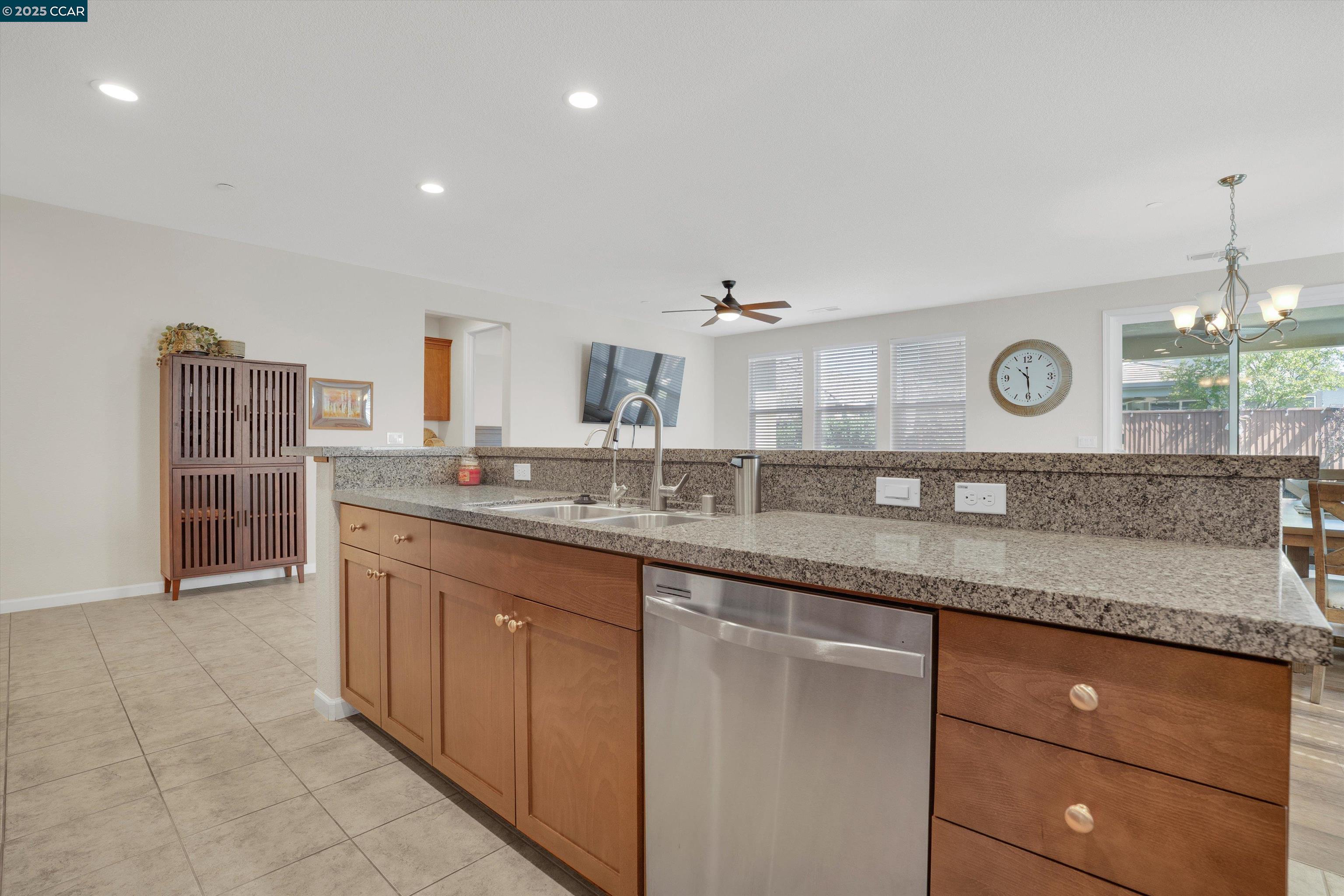 Detail Gallery Image 14 of 48 For 8275 Brookhaven Cir, Discovery Bay,  CA 94505 - 3 Beds | 2 Baths