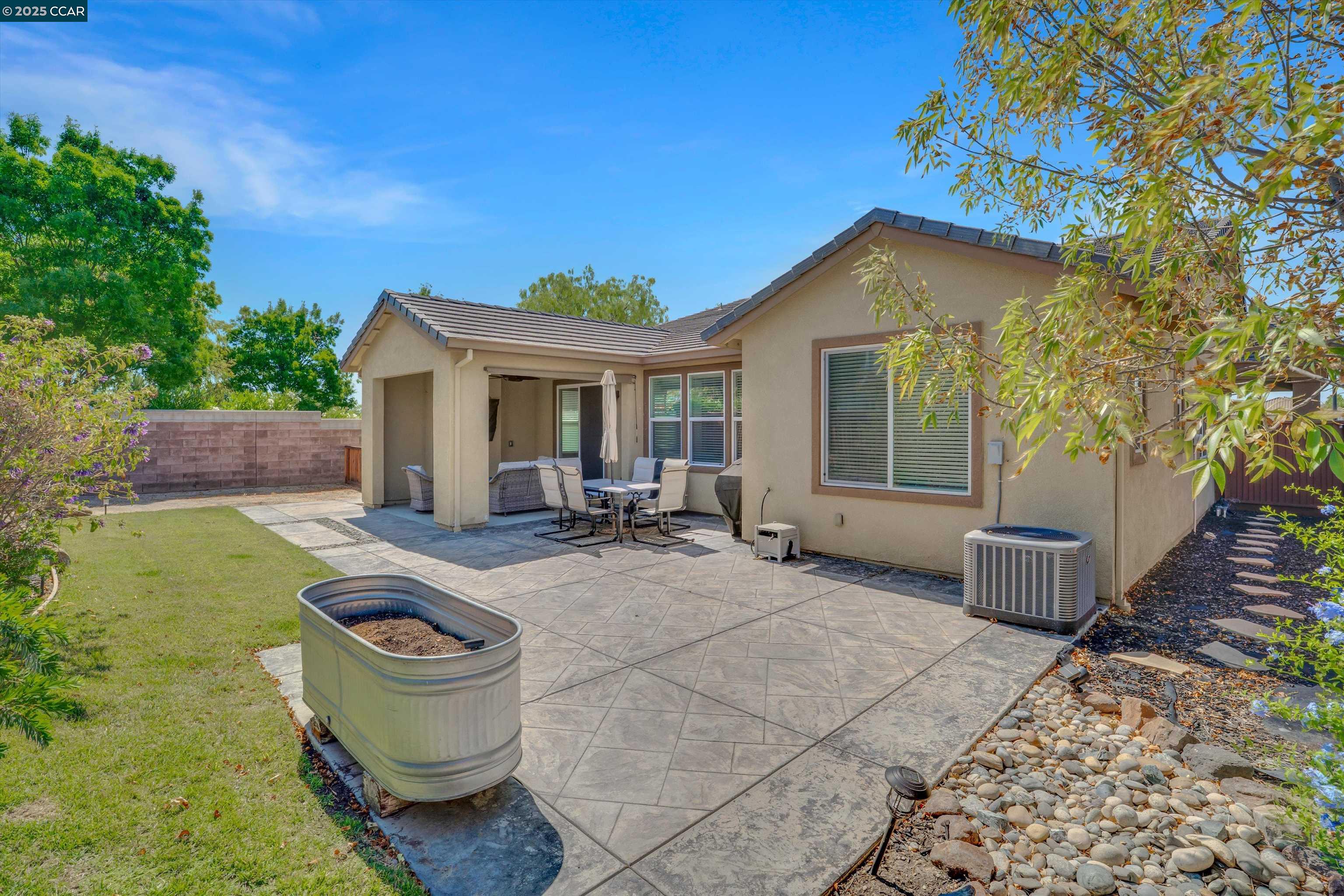 Detail Gallery Image 3 of 48 For 8275 Brookhaven Cir, Discovery Bay,  CA 94505 - 3 Beds | 2 Baths