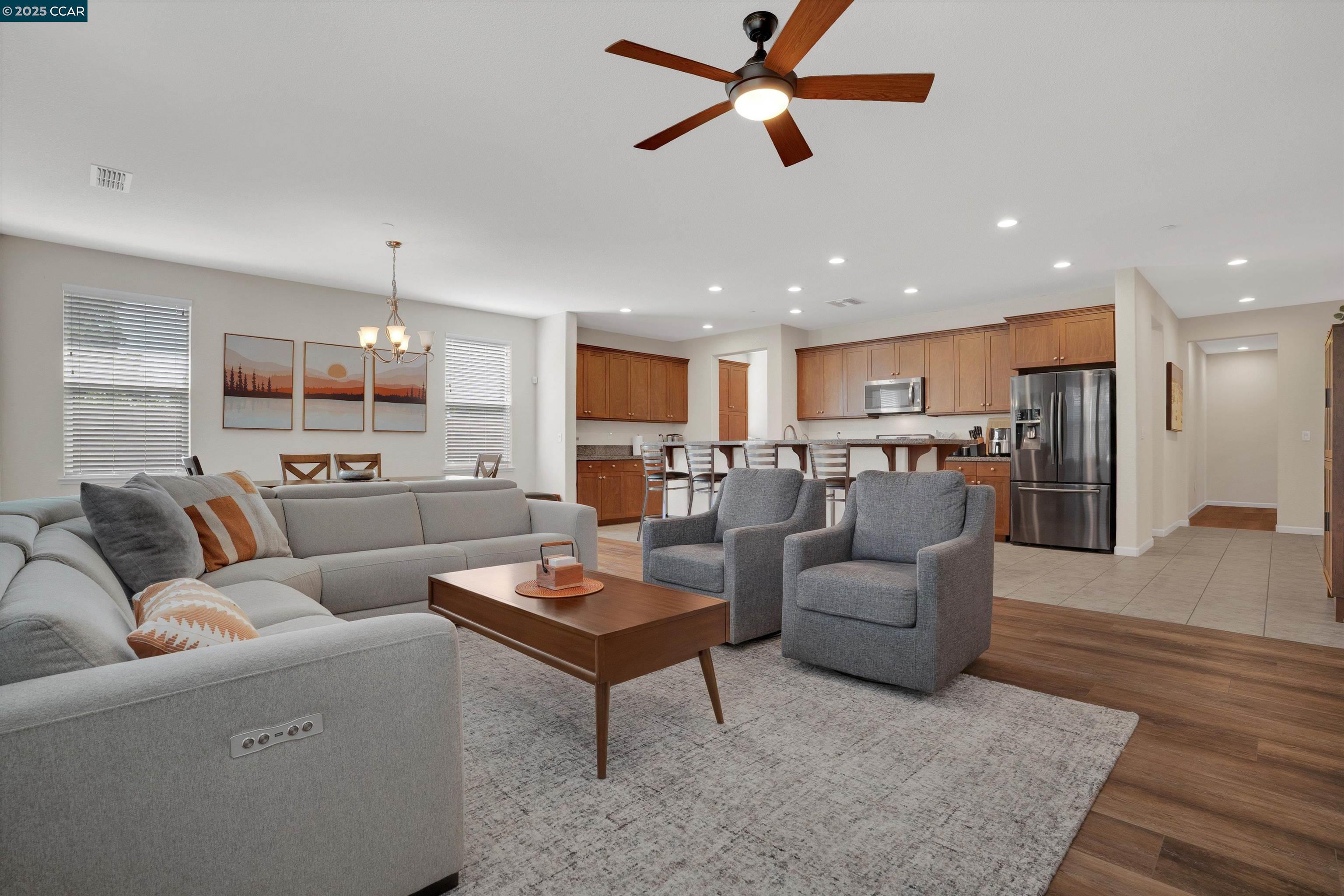 Detail Gallery Image 6 of 48 For 8275 Brookhaven Cir, Discovery Bay,  CA 94505 - 3 Beds | 2 Baths