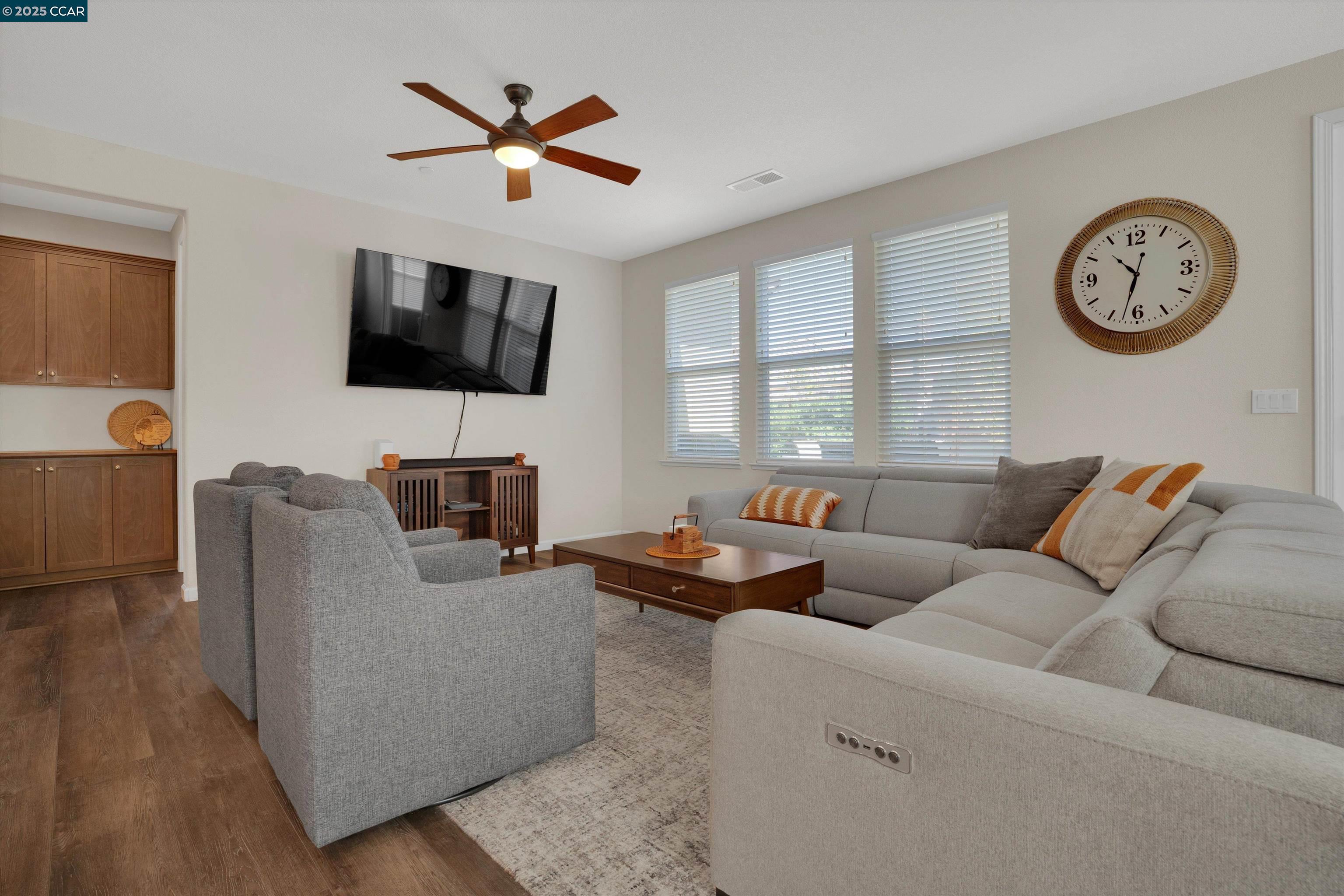 Detail Gallery Image 9 of 48 For 8275 Brookhaven Cir, Discovery Bay,  CA 94505 - 3 Beds | 2 Baths