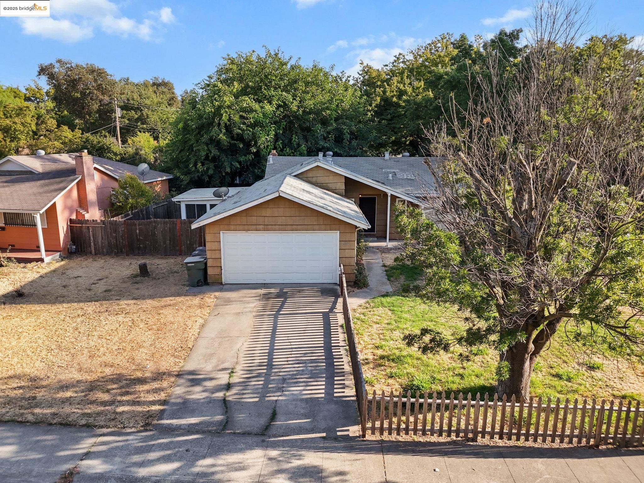 Detail Gallery Image 1 of 44 For 2100 Monifieth Way, Sacramento,  CA 95822 - 3 Beds | 1 Baths