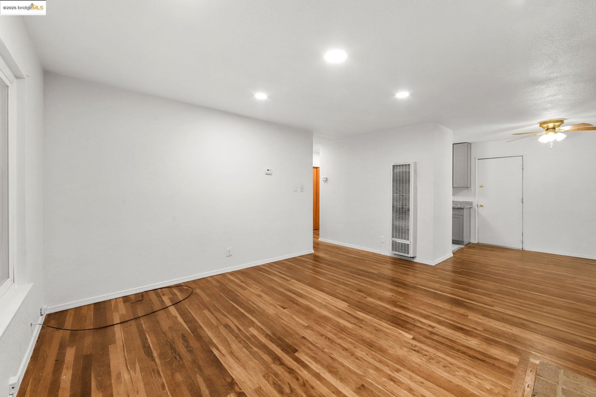 Detail Gallery Image 13 of 44 For 2100 Monifieth Way, Sacramento,  CA 95822 - 3 Beds | 1 Baths