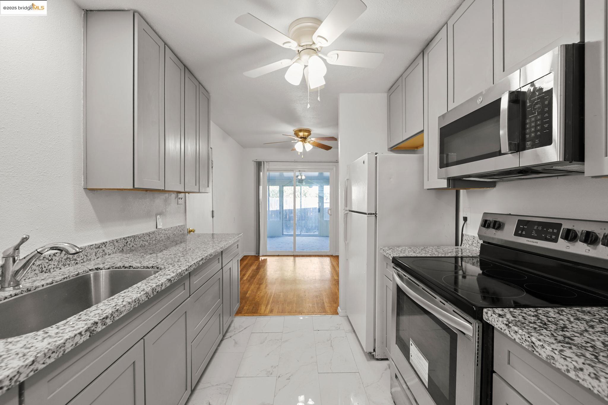 Detail Gallery Image 16 of 44 For 2100 Monifieth Way, Sacramento,  CA 95822 - 3 Beds | 1 Baths