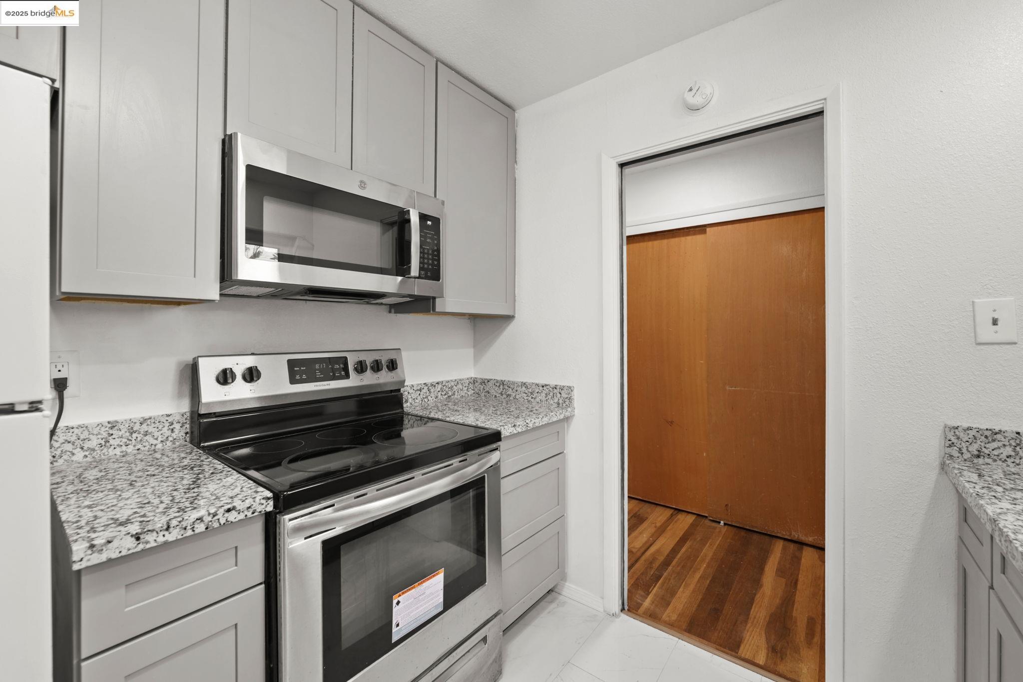 Detail Gallery Image 18 of 44 For 2100 Monifieth Way, Sacramento,  CA 95822 - 3 Beds | 1 Baths