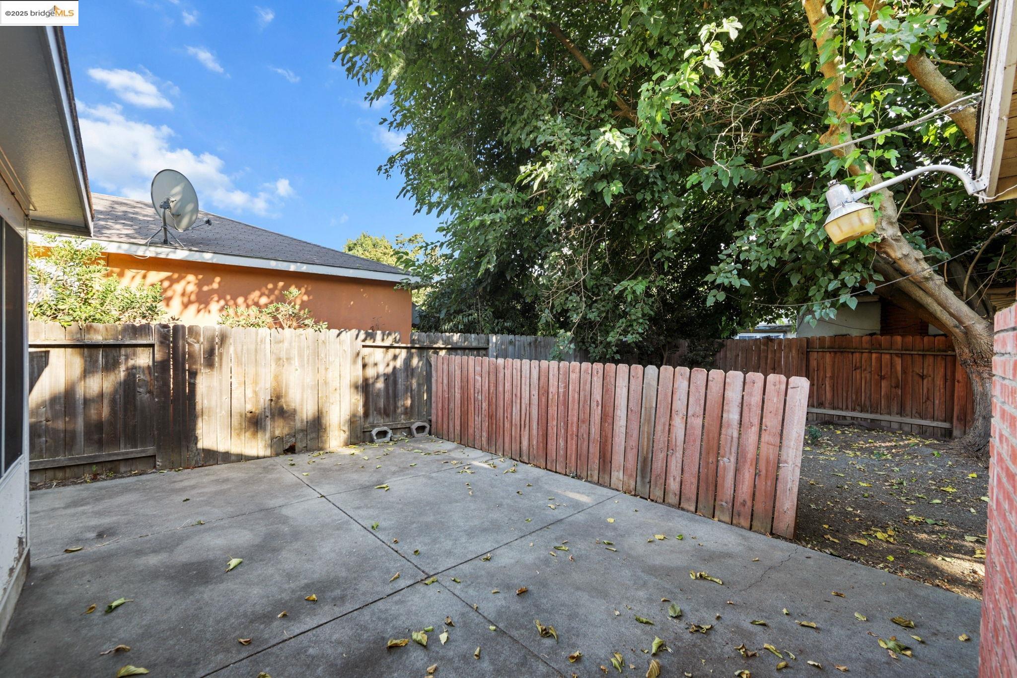 Detail Gallery Image 33 of 44 For 2100 Monifieth Way, Sacramento,  CA 95822 - 3 Beds | 1 Baths