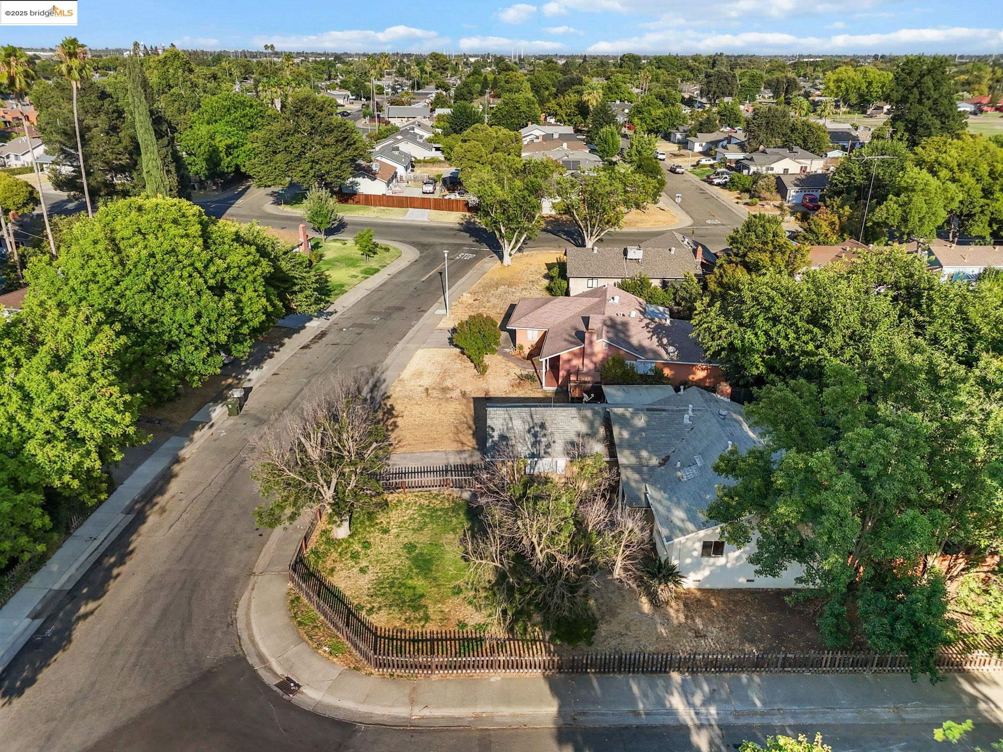 Detail Gallery Image 6 of 44 For 2100 Monifieth Way, Sacramento,  CA 95822 - 3 Beds | 1 Baths