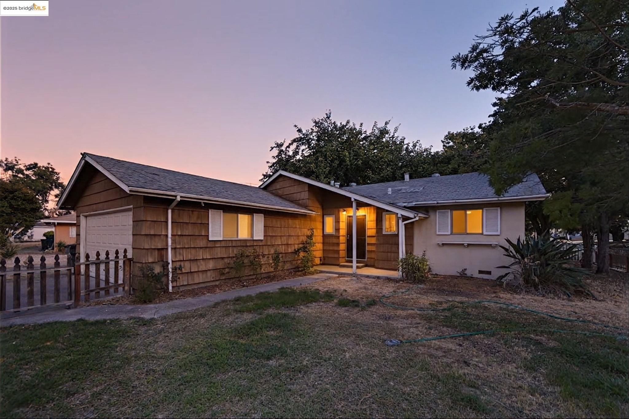 Detail Gallery Image 8 of 44 For 2100 Monifieth Way, Sacramento,  CA 95822 - 3 Beds | 1 Baths