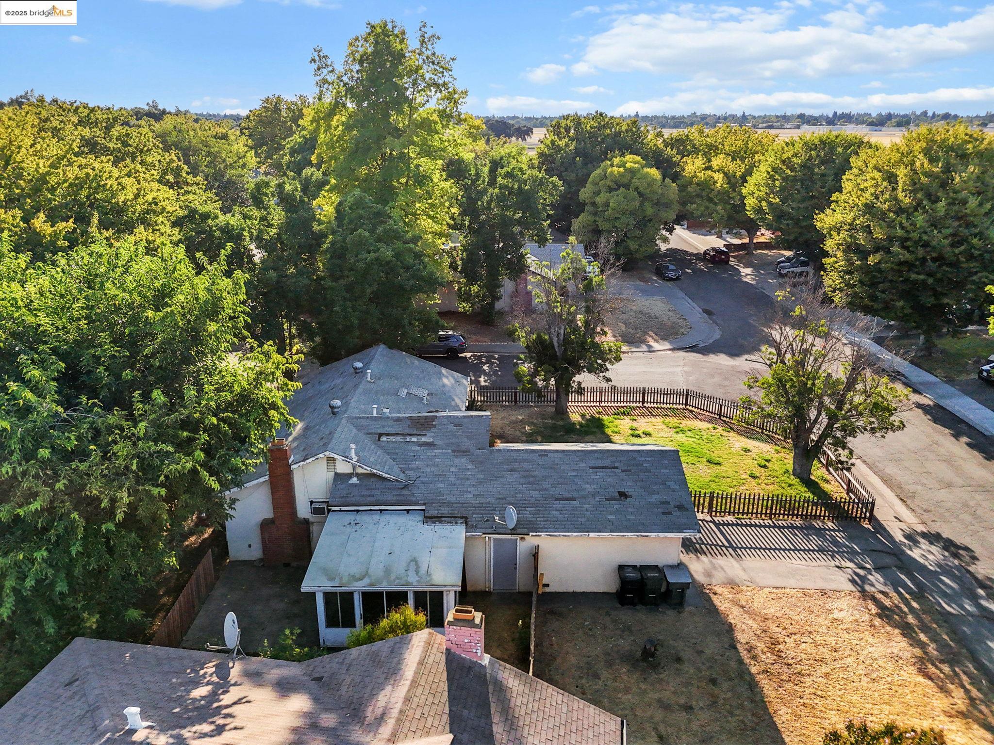 Detail Gallery Image 9 of 44 For 2100 Monifieth Way, Sacramento,  CA 95822 - 3 Beds | 1 Baths