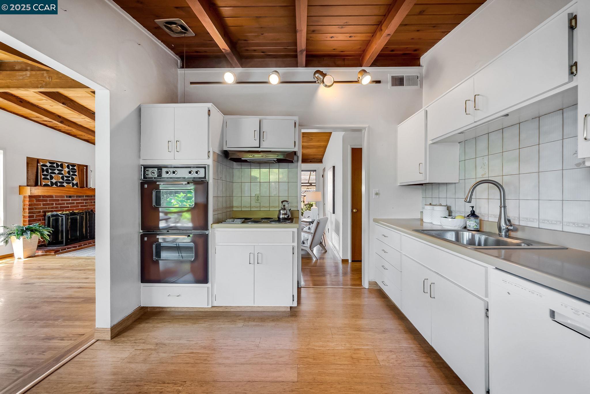 Detail Gallery Image 14 of 37 For 70 Norman Court, Walnut Creek,  CA 94595 - 3 Beds | 2 Baths