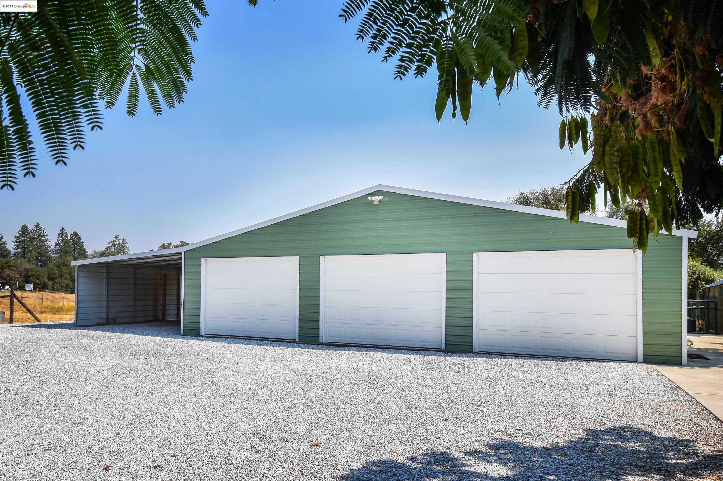 Detail Gallery Image 4 of 56 For 10303 N Airport Rd, Columbia,  CA 95310 - 3 Beds | 2 Baths