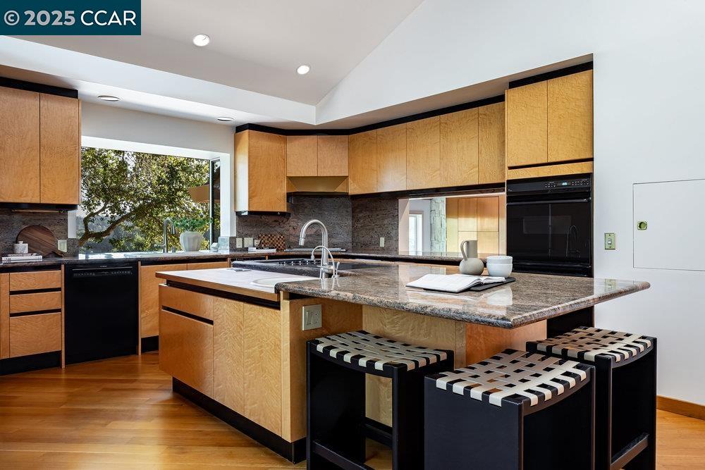 Detail Gallery Image 17 of 60 For 1177 Estates Dr, Lafayette,  CA 94549 - 6 Beds | 7/2 Baths