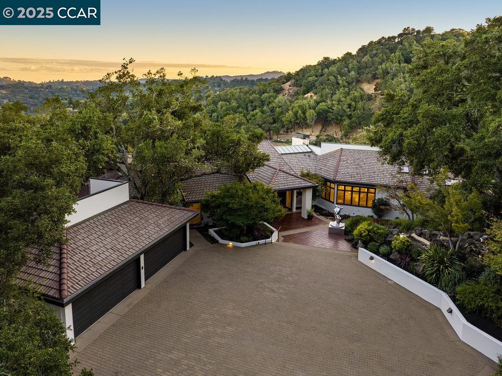 Detail Gallery Image 4 of 60 For 1177 Estates Dr, Lafayette,  CA 94549 - 6 Beds | 7/2 Baths