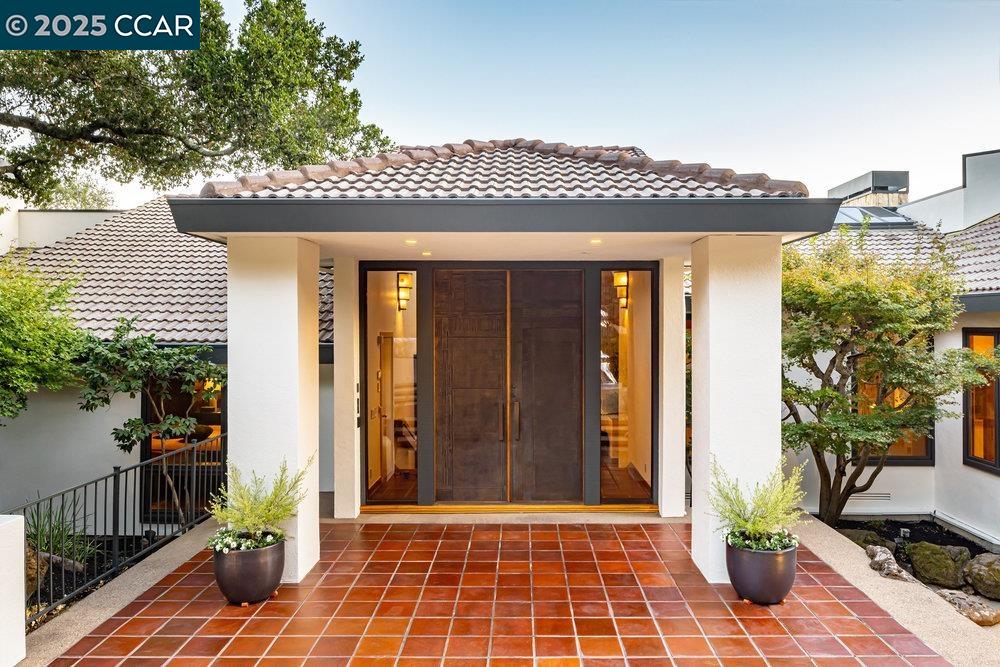 Detail Gallery Image 5 of 60 For 1177 Estates Dr, Lafayette,  CA 94549 - 6 Beds | 7/2 Baths