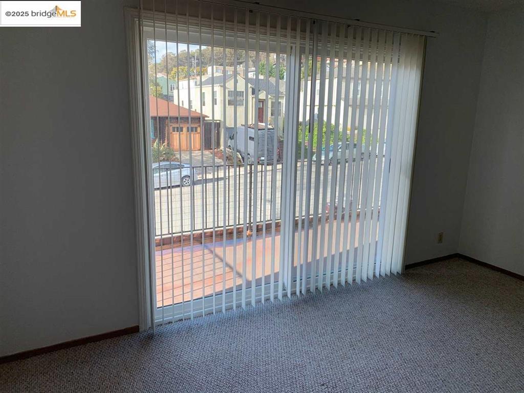 Detail Gallery Image 11 of 23 For 708 Solano Ave #D,  Albany,  CA 94706 - 3 Beds | 2 Baths