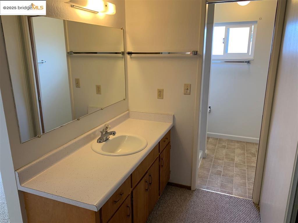 Detail Gallery Image 14 of 23 For 708 Solano Ave #D,  Albany,  CA 94706 - 3 Beds | 2 Baths