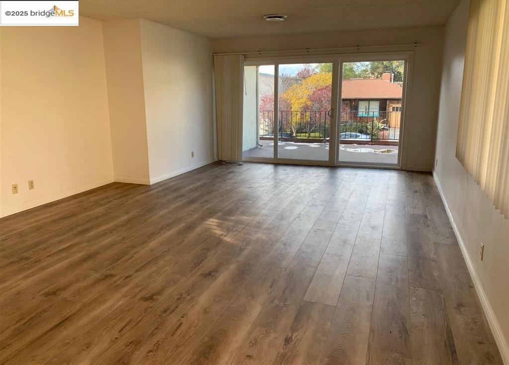 Detail Gallery Image 3 of 23 For 708 Solano Ave #D,  Albany,  CA 94706 - 3 Beds | 2 Baths