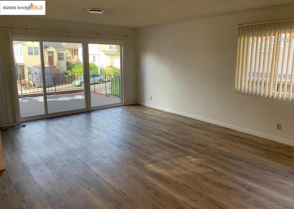 Detail Gallery Image 4 of 23 For 708 Solano Ave #D,  Albany,  CA 94706 - 3 Beds | 2 Baths