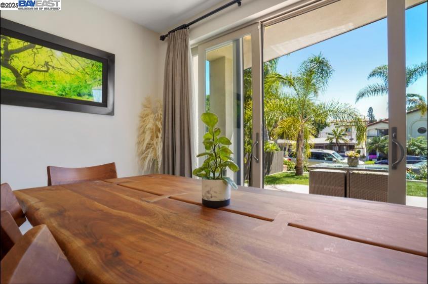 Detail Gallery Image 12 of 50 For 1122 Oliver Ave, San Diego,  CA 92109 - 3 Beds | 3/1 Baths