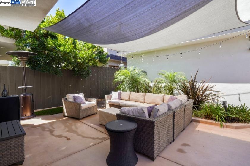 Detail Gallery Image 17 of 50 For 1122 Oliver Ave, San Diego,  CA 92109 - 3 Beds | 3/1 Baths