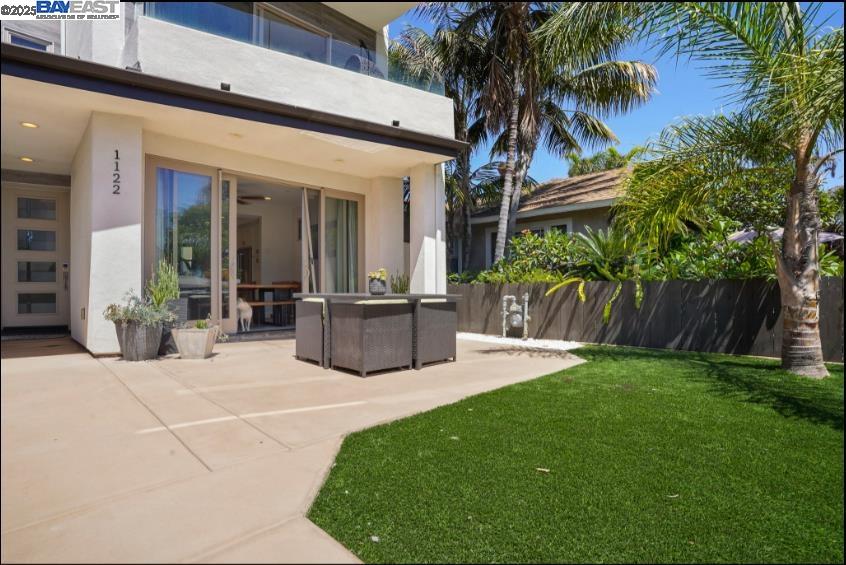 Detail Gallery Image 4 of 50 For 1122 Oliver Ave, San Diego,  CA 92109 - 3 Beds | 3/1 Baths