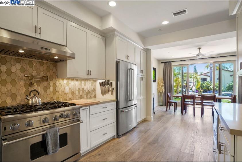Detail Gallery Image 8 of 50 For 1122 Oliver Ave, San Diego,  CA 92109 - 3 Beds | 3/1 Baths