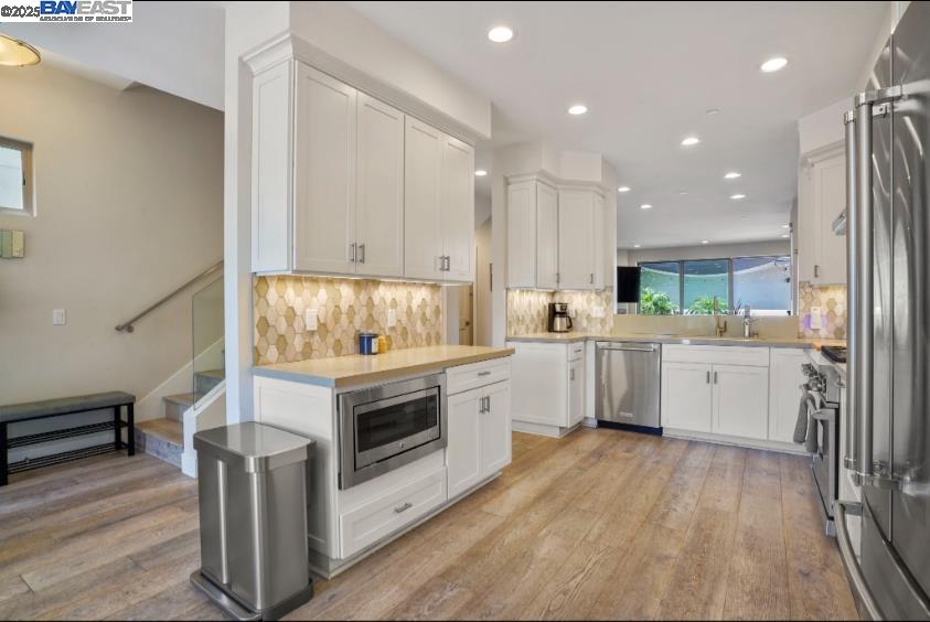 Detail Gallery Image 9 of 50 For 1122 Oliver Ave, San Diego,  CA 92109 - 3 Beds | 3/1 Baths