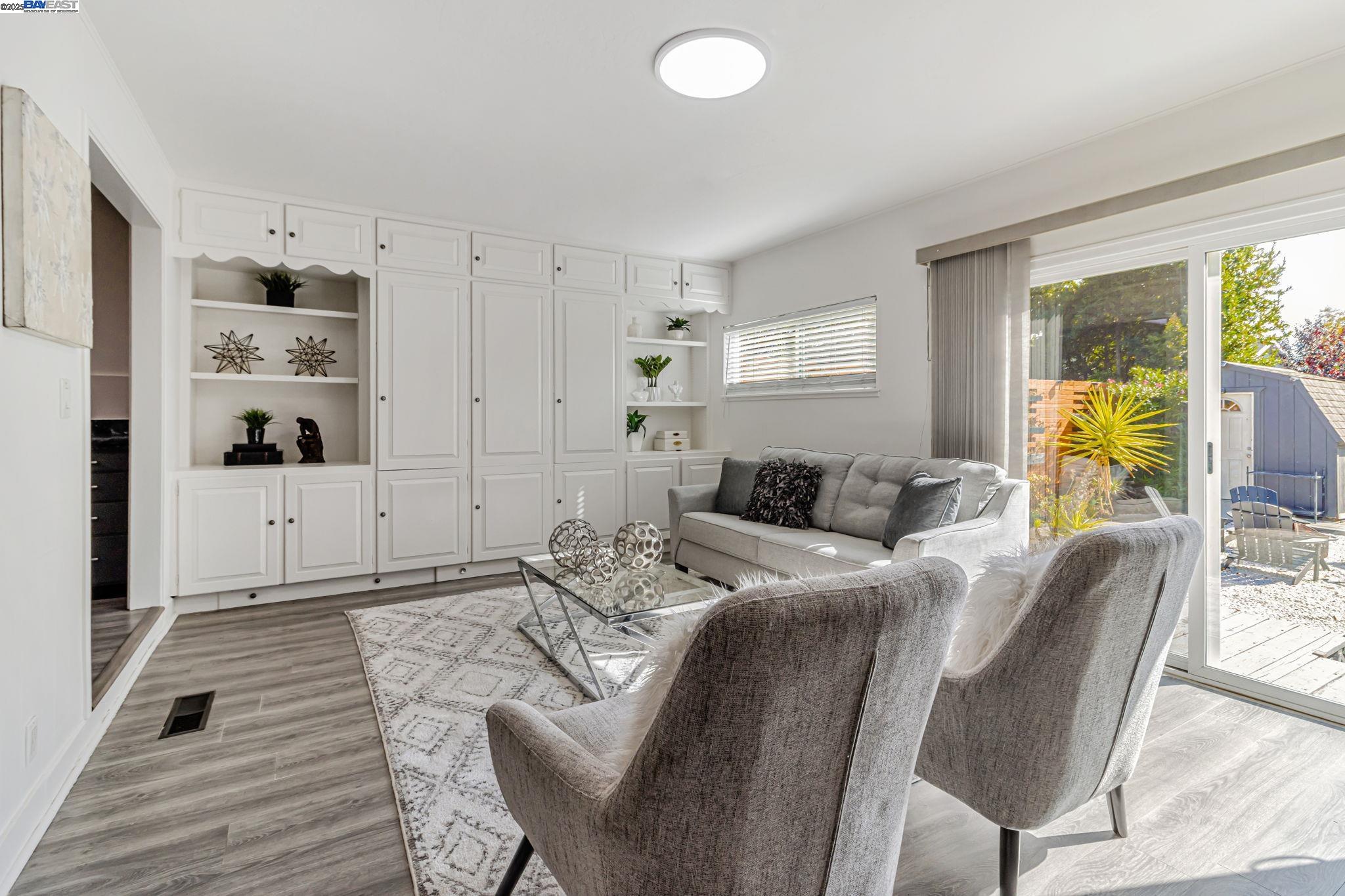 Detail Gallery Image 9 of 39 For 17347 via Encinas, San Lorenzo,  CA 94580 - 3 Beds | 1/1 Baths