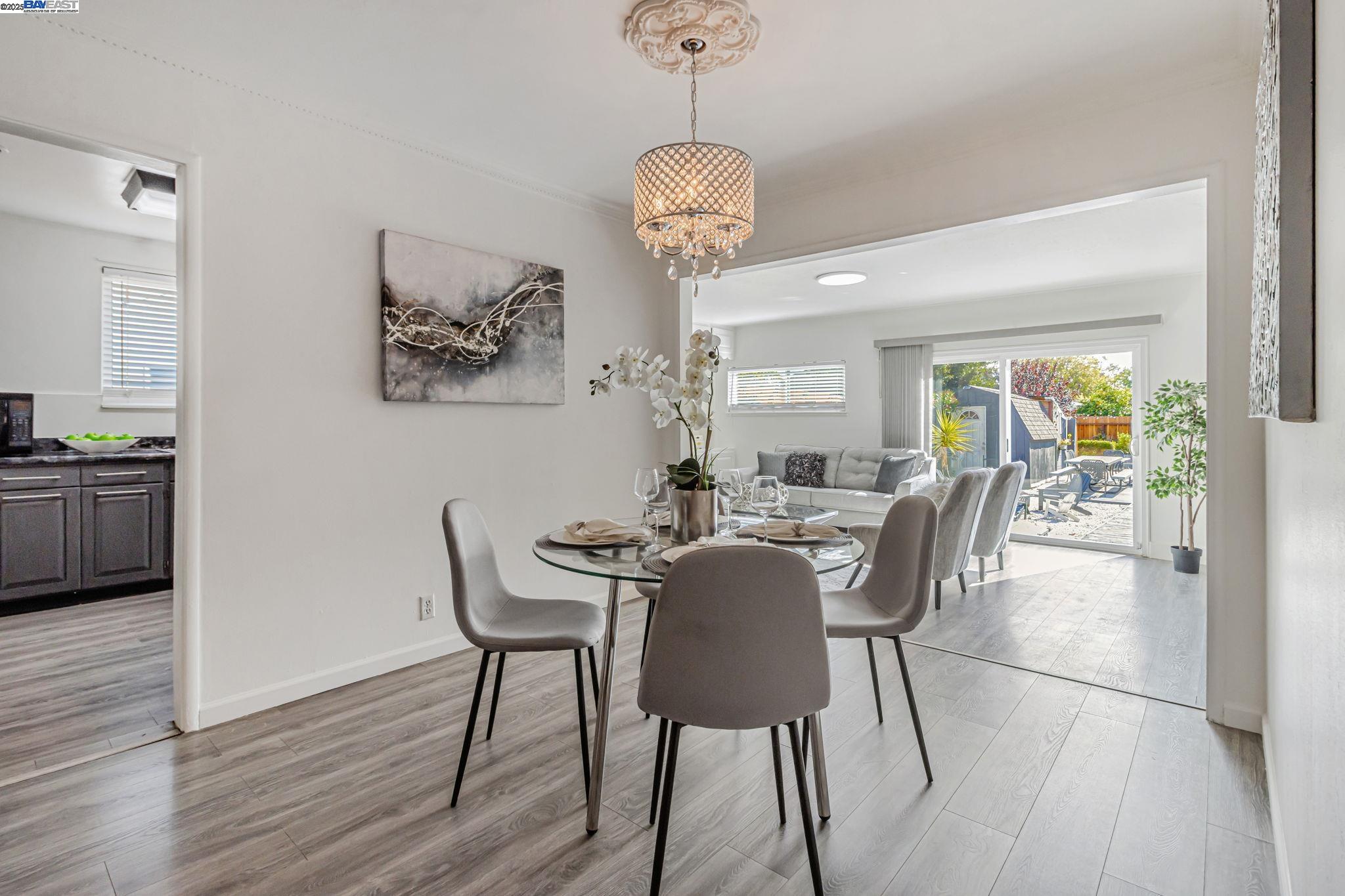 Detail Gallery Image 13 of 39 For 17347 via Encinas, San Lorenzo,  CA 94580 - 3 Beds | 1/1 Baths