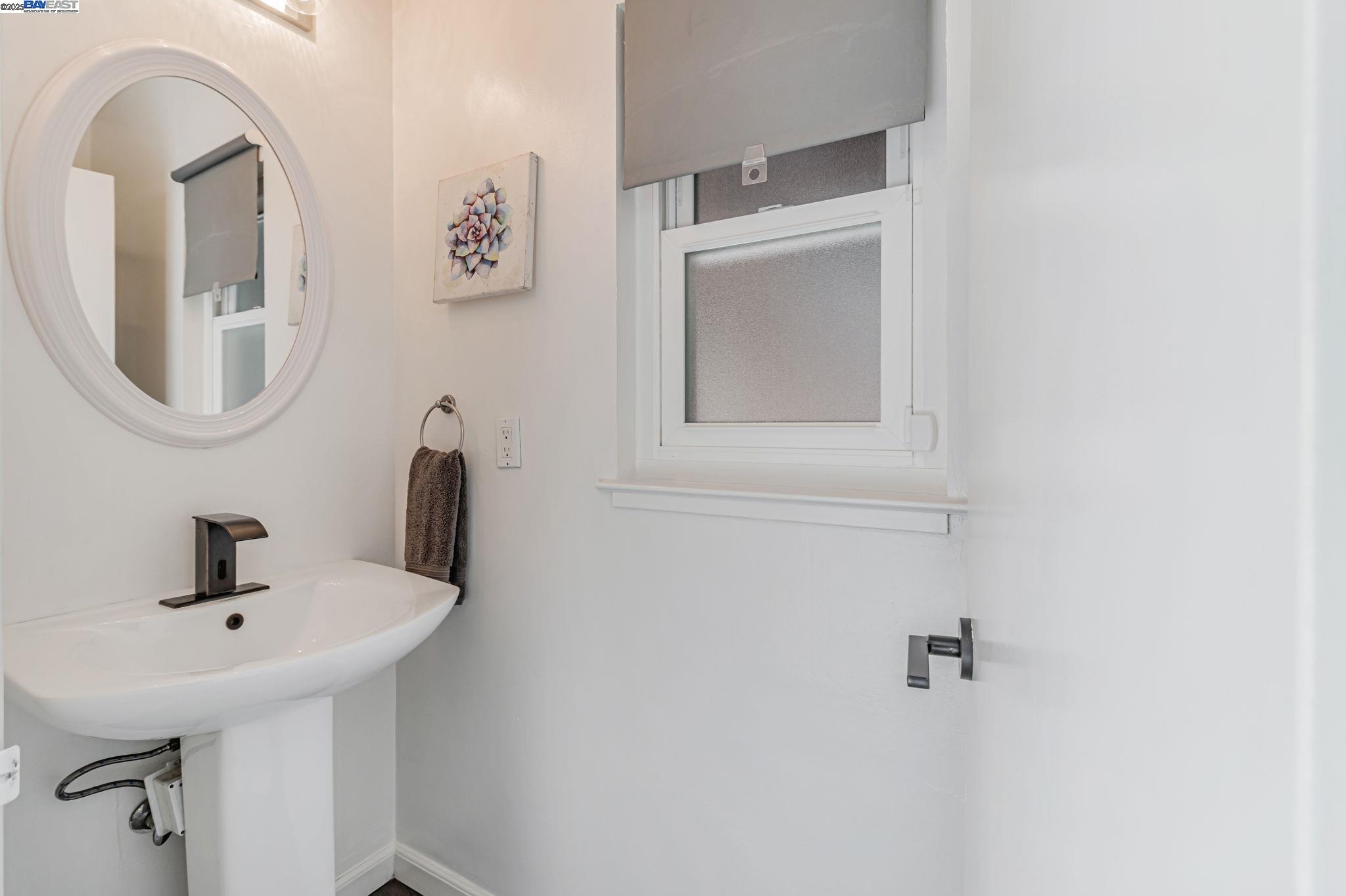 Detail Gallery Image 27 of 39 For 17347 via Encinas, San Lorenzo,  CA 94580 - 3 Beds | 1/1 Baths