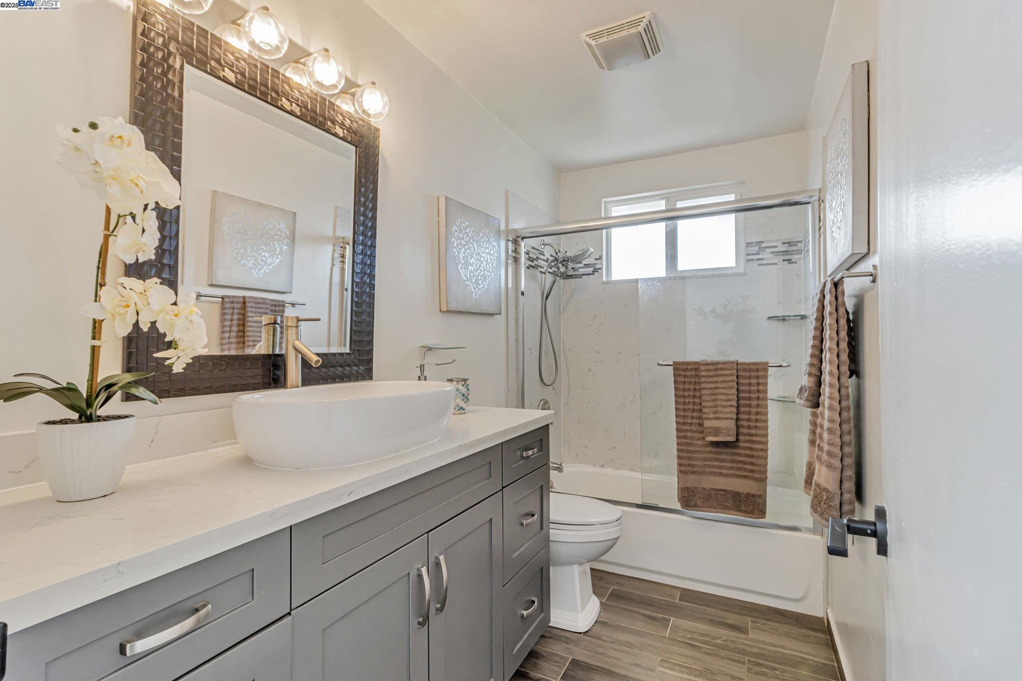 Detail Gallery Image 28 of 39 For 17347 via Encinas, San Lorenzo,  CA 94580 - 3 Beds | 1/1 Baths