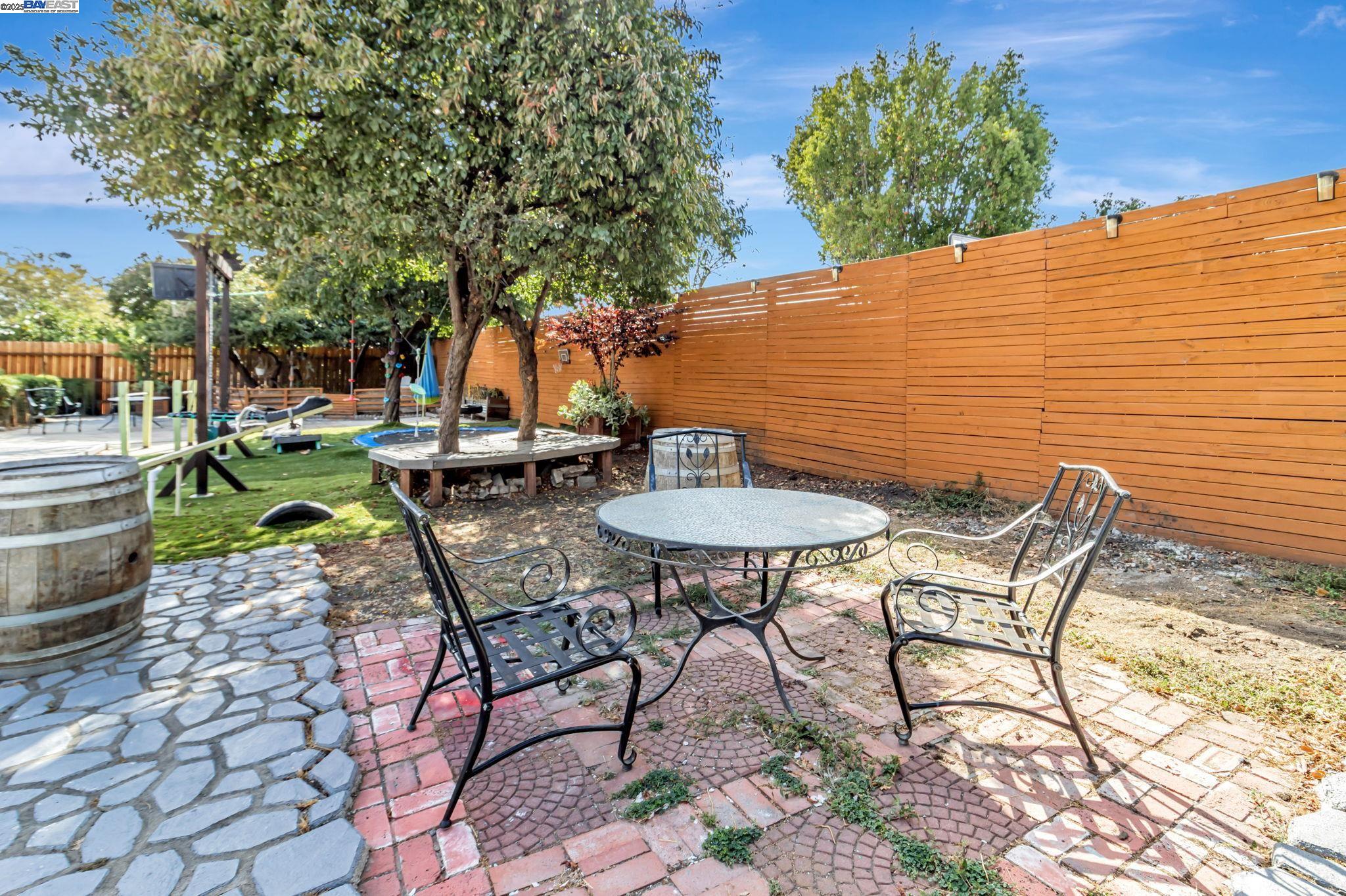 Detail Gallery Image 31 of 39 For 17347 via Encinas, San Lorenzo,  CA 94580 - 3 Beds | 1/1 Baths