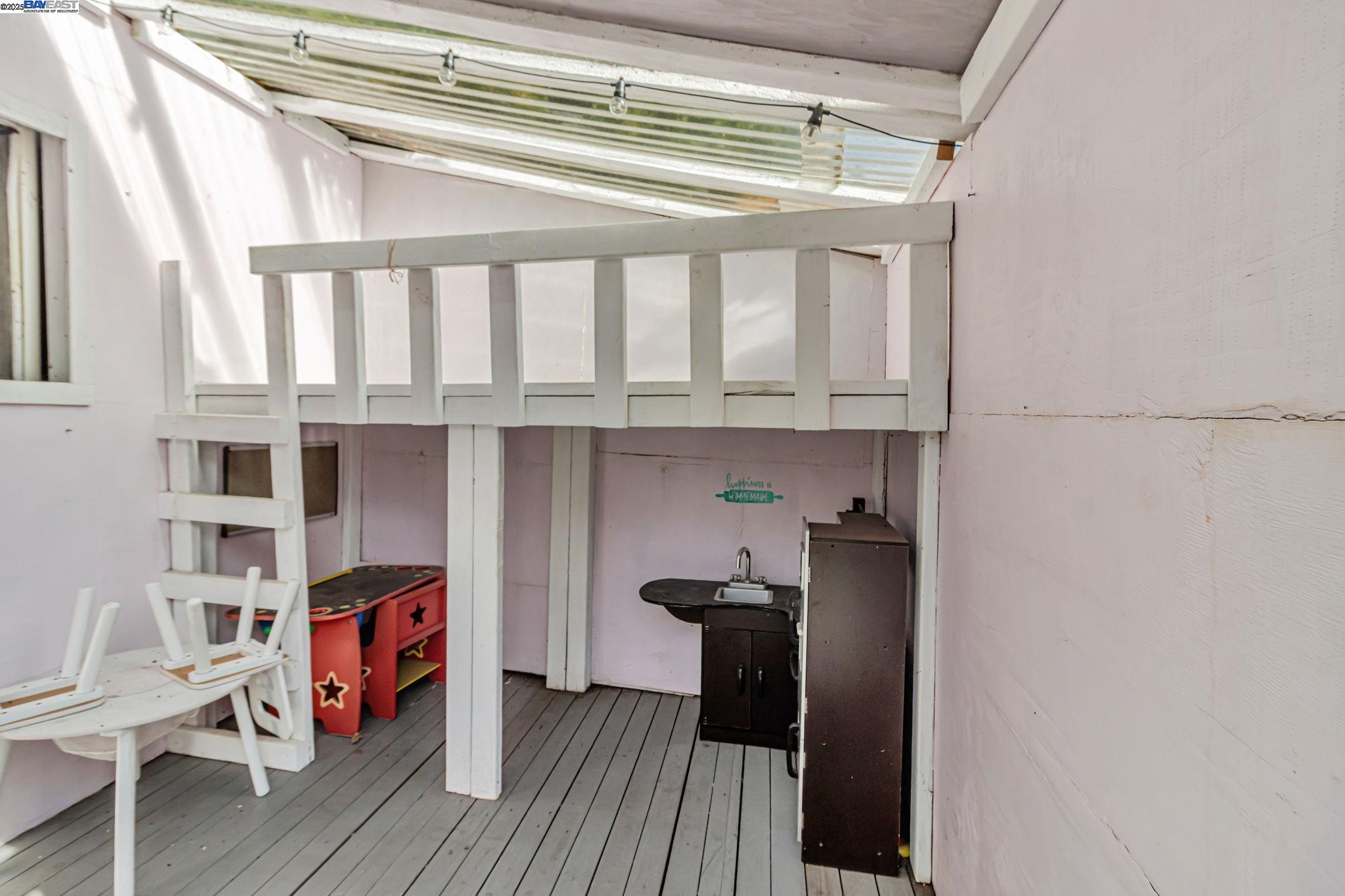 Detail Gallery Image 34 of 39 For 17347 via Encinas, San Lorenzo,  CA 94580 - 3 Beds | 1/1 Baths