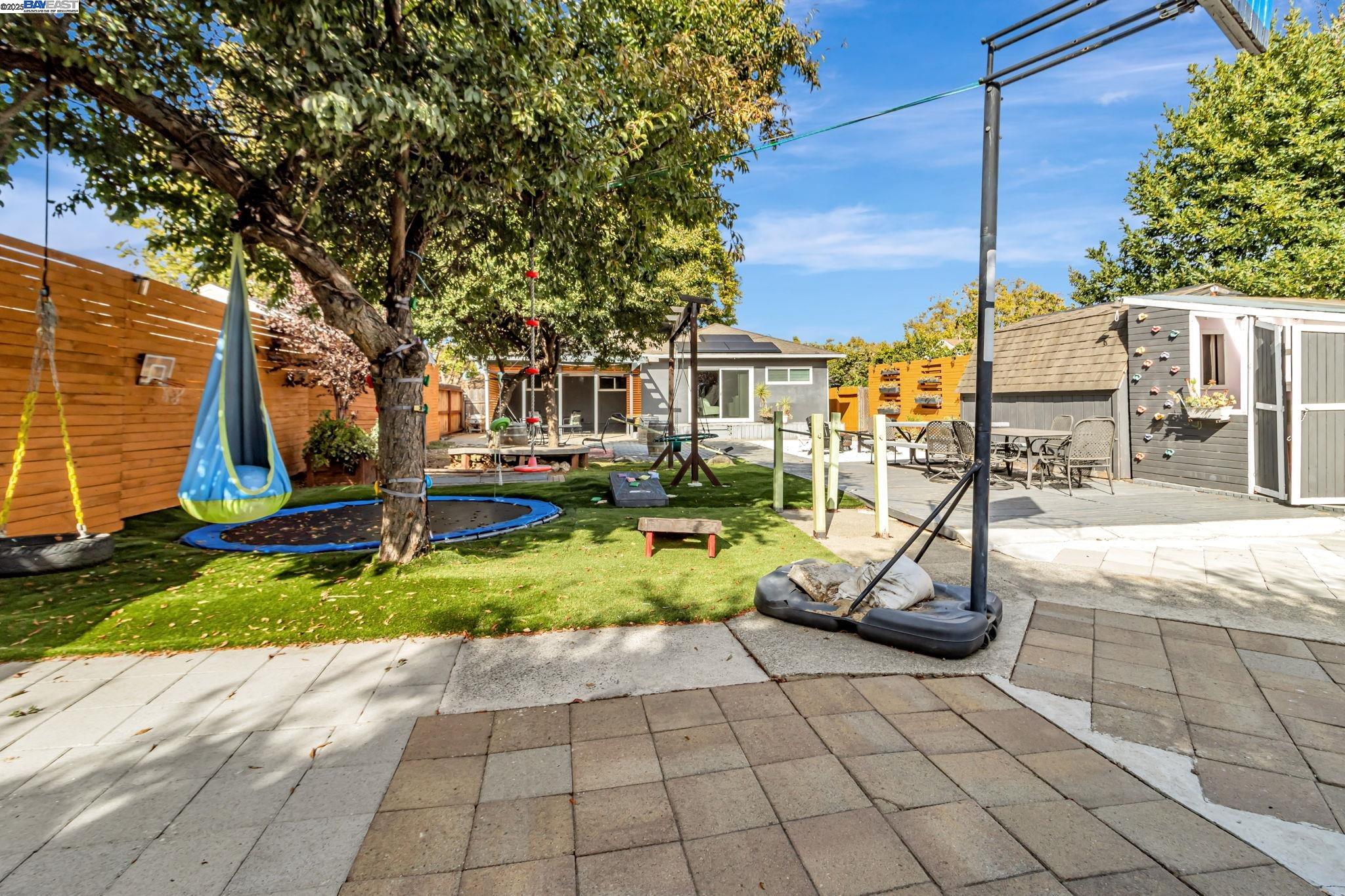 Detail Gallery Image 35 of 39 For 17347 via Encinas, San Lorenzo,  CA 94580 - 3 Beds | 1/1 Baths