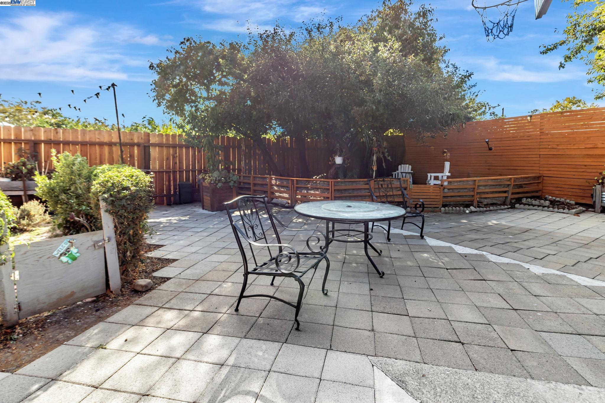 Detail Gallery Image 36 of 39 For 17347 via Encinas, San Lorenzo,  CA 94580 - 3 Beds | 1/1 Baths