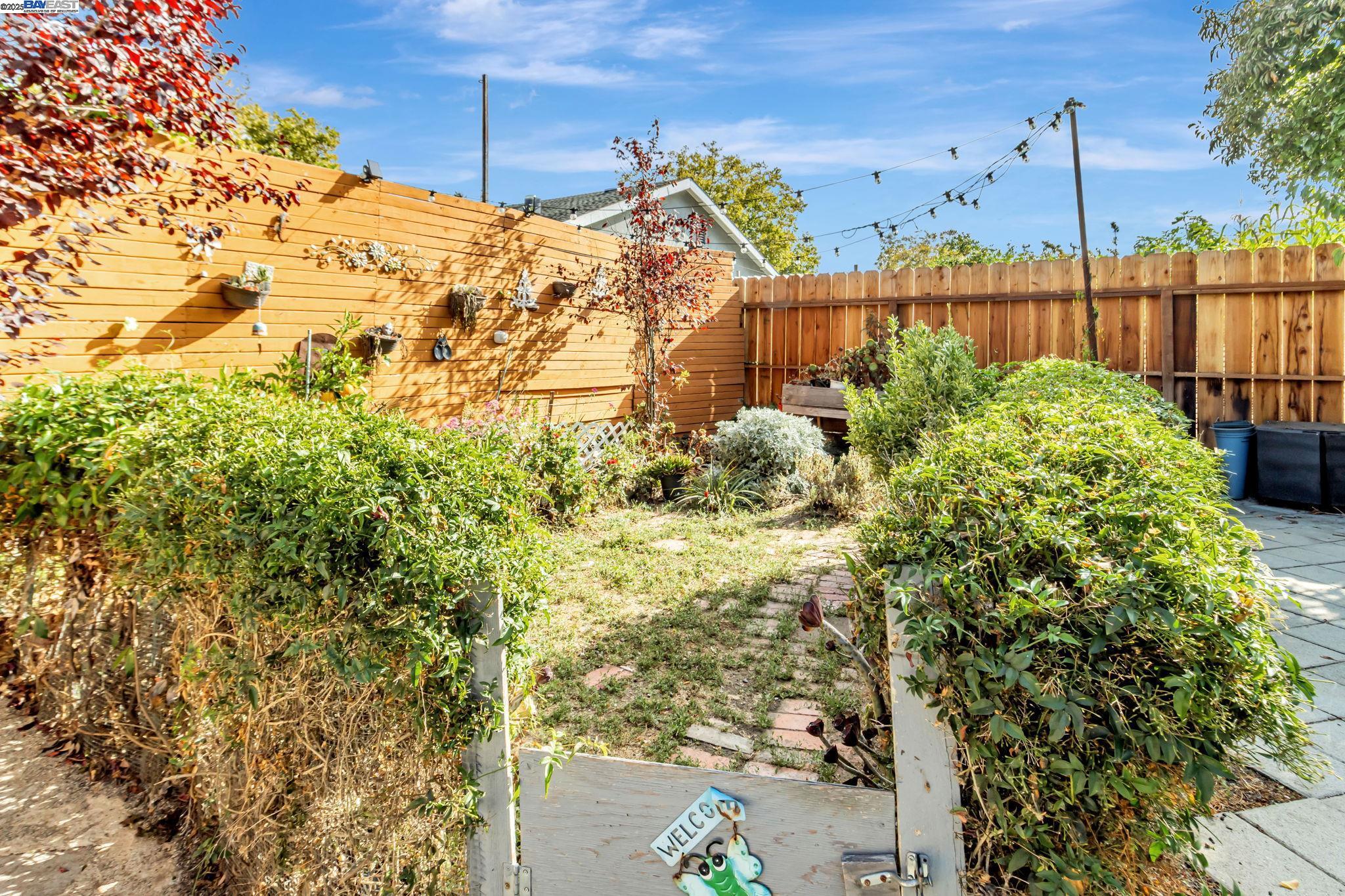 Detail Gallery Image 38 of 39 For 17347 via Encinas, San Lorenzo,  CA 94580 - 3 Beds | 1/1 Baths